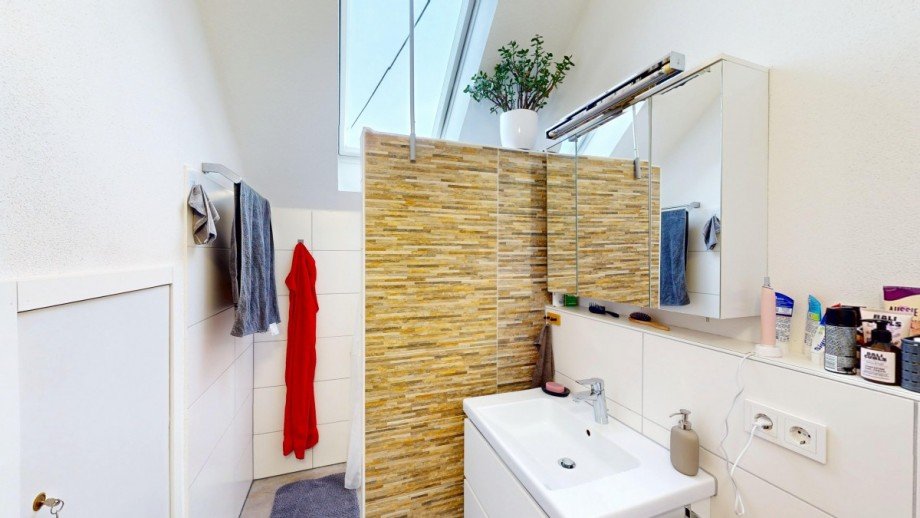 Bad mit Dusche Dachgeschosswohnung Leingarten