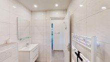 Bad *** Neu renovierte 3-Zimmerwohnung mit neuer Einbauk�che ***