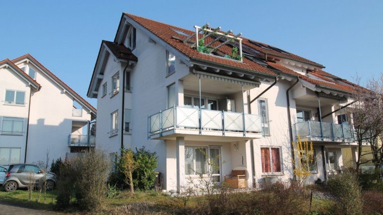 Exterieur Nordheim Erdgeschosswohnung *** Solide vermietet + viel Potenzial: 3,5-Zi.-Wohnung mit Terrasse & Gartenanteil ***