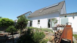 Hauptbild *** Modernes Einfamilienhaus mit traumhaftem Garten, Outdoor-Lounge und herrlichem Weitblick ***