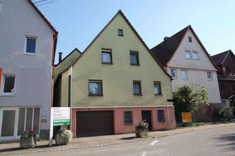 Au�enansicht Cleebronn Einfamilienhaus *** Einfamilienhaus mit Wintergarten zentral in Cleebronn ***