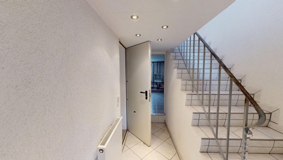 Eingangsbereich mit Zugang zur Garage Einfamilienhaus Brackenheim