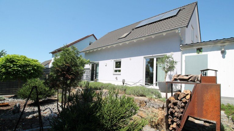 Au�enansicht Gemmingen / Stebbach Einfamilienhaus *** Modernes Einfamilienhaus mit traumhaftem Garten, Outdoor-Lounge und herrlichem Weitblick ***
